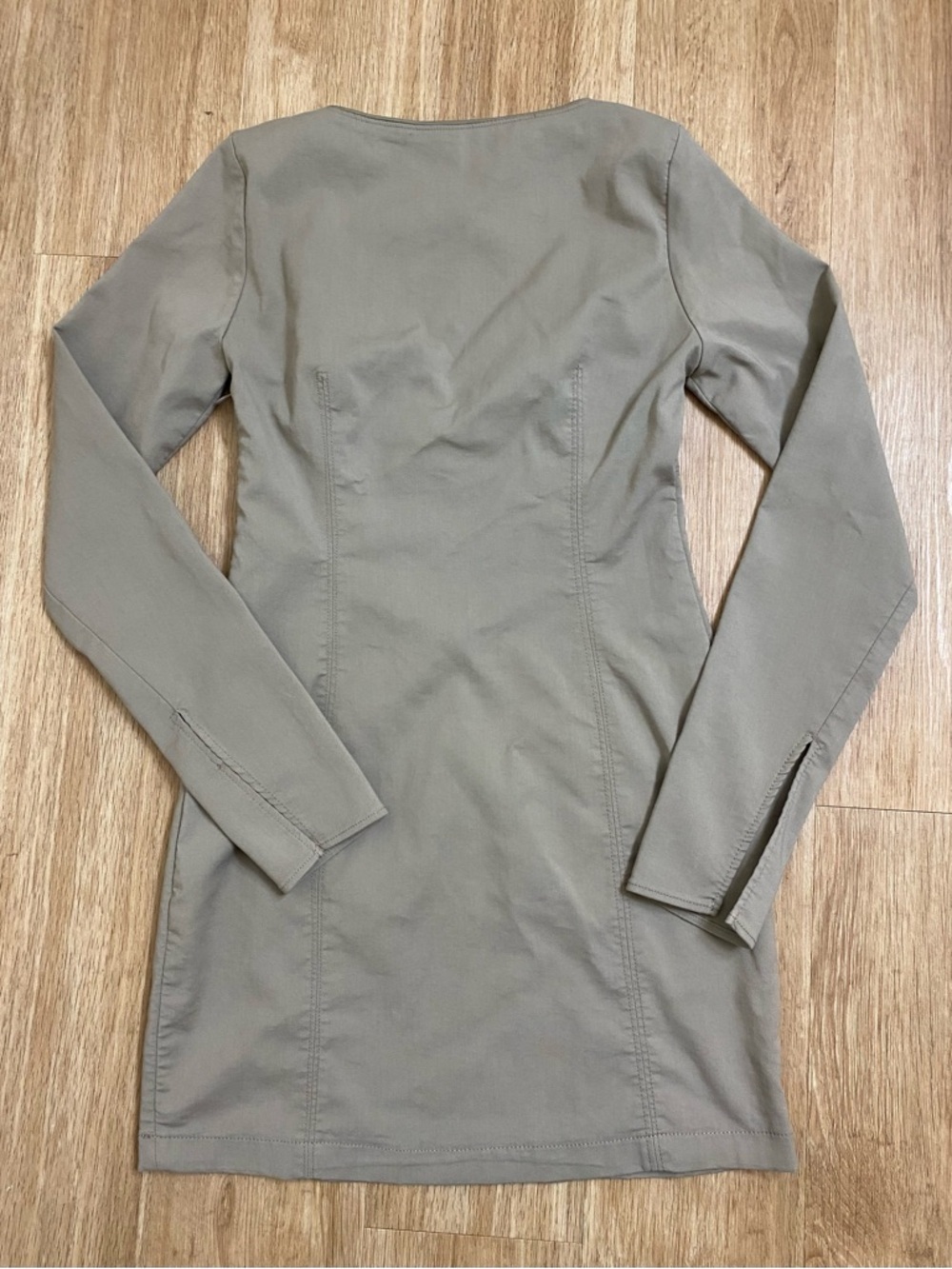 Zara Olive Green V-Neck Long-Sleeve Mini Dress with Slit Cuffs - Picture 3 of 9